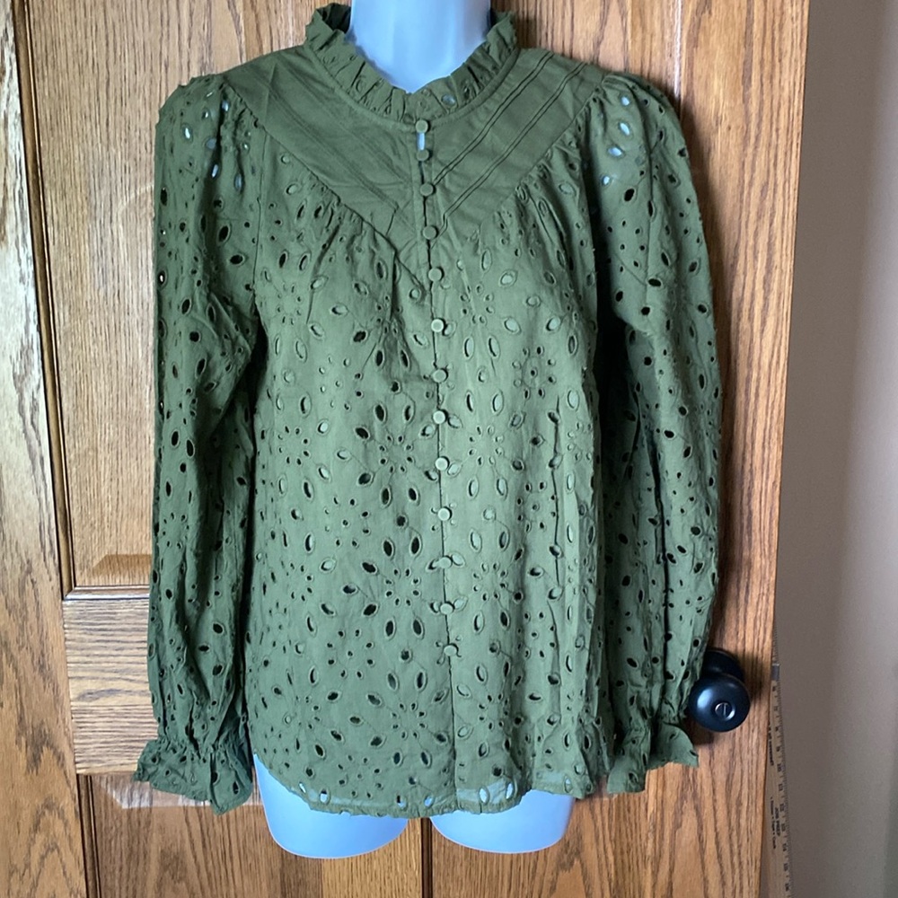 NWT Women’s Pretty Garden Green Eyelet Blouse. Size Small. 100% Cotton
